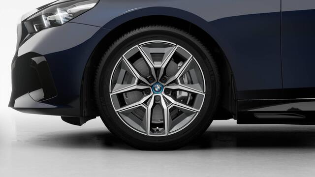 BMW i5 eDrive40 | M Sportpakket | Innovation Pack | Travel Pack | Comfort Pack