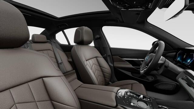 BMW i5 eDrive40 | M Sportpakket | Innovation Pack | Travel Pack | Comfort Pack