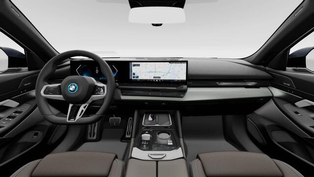 BMW i5 eDrive40 | M Sportpakket | Innovation Pack | Travel Pack | Comfort Pack