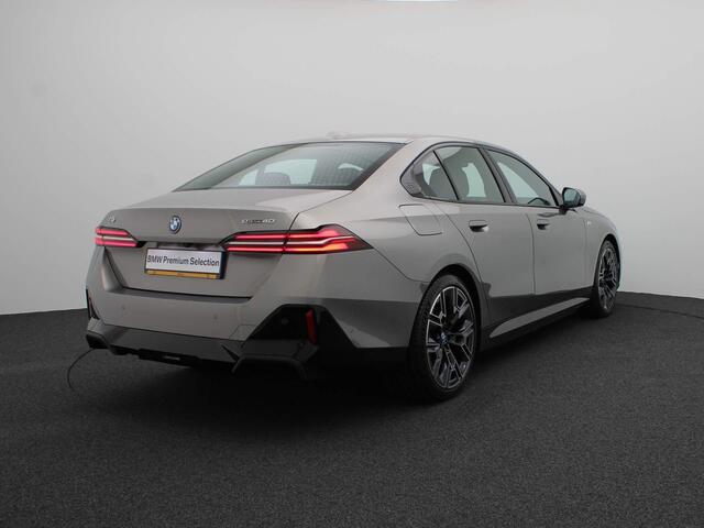 BMW i5 eDrive40 84 kWh M Sportpakket / Adaptief Onderstel Professional / Driving Assistant Professional / Harman Kardon