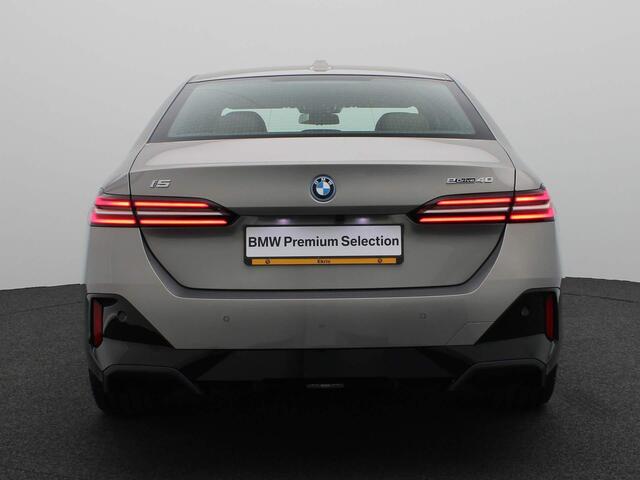 BMW i5 eDrive40 84 kWh M Sportpakket / Adaptief Onderstel Professional / Driving Assistant Professional / Harman Kardon