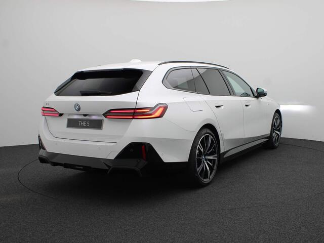 BMW i5 Touring eDrive40 | M Sportpakket Pro | Innovation Pack | Comfort Pack | Travel Pack