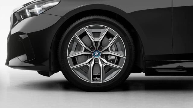 BMW i5 eDrive40 | M Sportpakket | Innovation Pack | Travel Pack | Comfort Pack