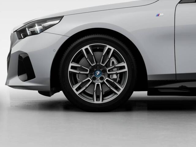 BMW i5 Touring eDrive40 M Sport Edition | M Sport package | Travel package