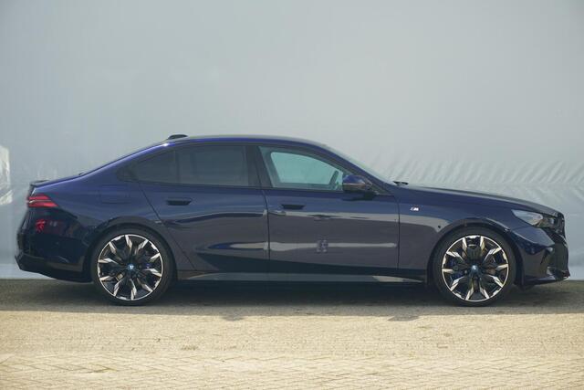BMW i5 eDrive40 | M Sportpakket Pro | Innovation Pack Professional | Travel Pack | Comfort Pack