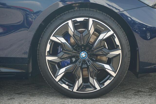 BMW i5 eDrive40 | M Sportpakket Pro | Innovation Pack Professional | Travel Pack | Comfort Pack