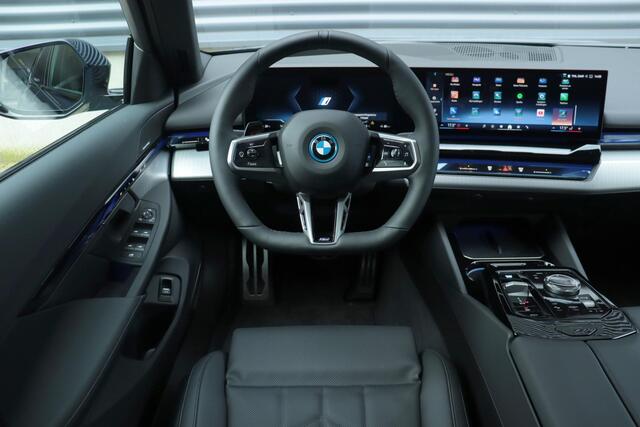 BMW i5 eDrive40 | M Sportpakket Pro | Innovation Pack Professional | Travel Pack | Comfort Pack
