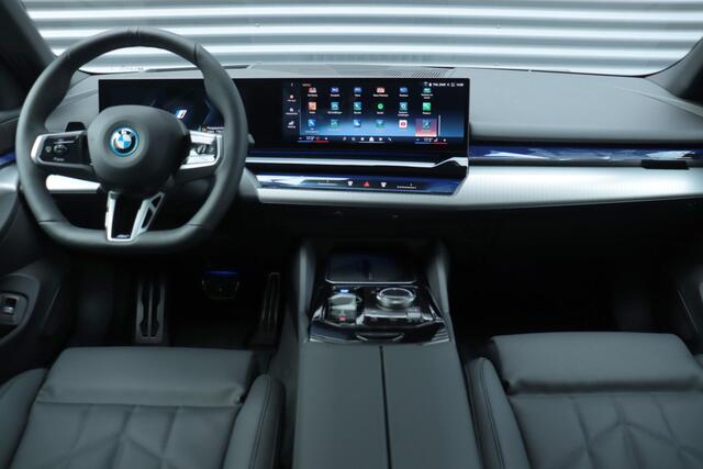 BMW i5 eDrive40 | M Sportpakket Pro | Innovation Pack Professional | Travel Pack | Comfort Pack