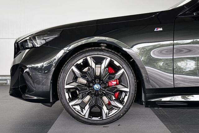 BMW i5 Touring M60 xDrive 84 kWh | Trekhaak met elektrisch wegklapbare kogel | Glazen panoramadak