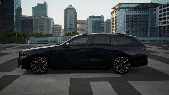 BMW i5 Touring eDrive40 High Executive M Sport 84 kWh / Panoramadak / Trekhaak / Adaptieve LED / Parking Assistant Plus / Stoelventilatie / Comfort Access