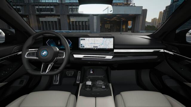 BMW i5 Touring eDrive40 High Executive M Sport 84 kWh / Panoramadak / Trekhaak / Adaptieve LED / Parking Assistant Plus / Stoelventilatie / Comfort Access