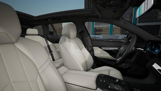 BMW i5 Touring eDrive40 High Executive M Sport 84 kWh / Panoramadak / Trekhaak / Adaptieve LED / Parking Assistant Plus / Stoelventilatie / Comfort Access