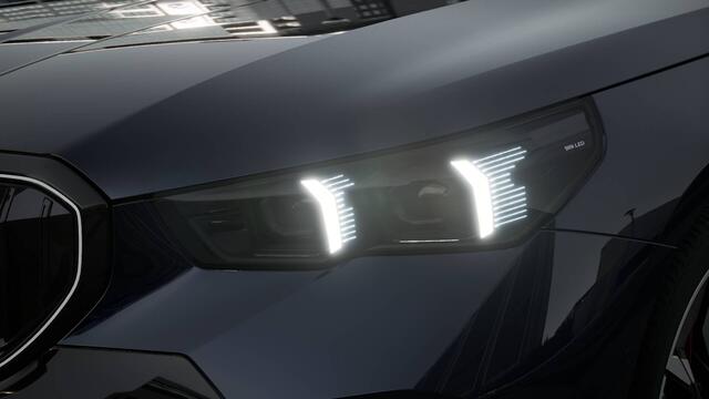 BMW i5 Touring eDrive40 High Executive M Sport 84 kWh / Panoramadak / Trekhaak / Adaptieve LED / Parking Assistant Plus / Stoelventilatie / Comfort Access