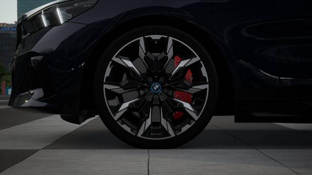 BMW i5 Touring eDrive40 High Executive M Sport 84 kWh / Panoramadak / Trekhaak / Adaptieve LED / Parking Assistant Plus / Stoelventilatie / Comfort Access