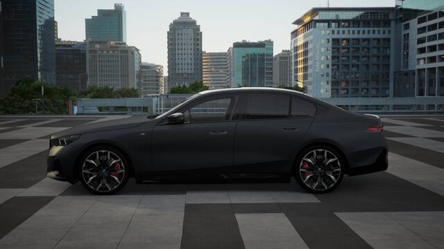 BMW i5 M60 xDrive High Executive / Panoramadak / Trekhaak / Adaptief onderstel professional / Bowers & Wilkins / Stoelventilatie / Parking Assistant Plus / Adaptieve LED