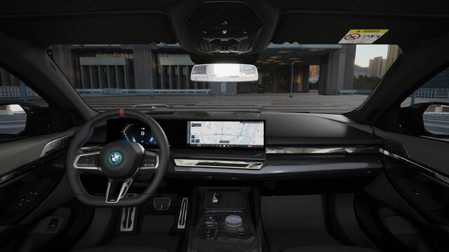 BMW i5 M60 xDrive High Executive / Panoramadak / Trekhaak / Adaptief onderstel professional / Bowers & Wilkins / Stoelventilatie / Parking Assistant Plus / Adaptieve LED
