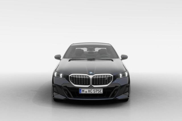 BMW i5 Sedan eDrive40 M Sport Edition 84 kWh | Trekhaak met elektrisch wegklapbare kogel | Comfort Access