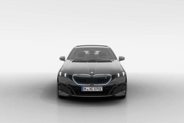 BMW i5 Touring eDrive40 M Sport Edition | M Sport Pro | Innovation Pack | Travel Pack | Comfort Pack
