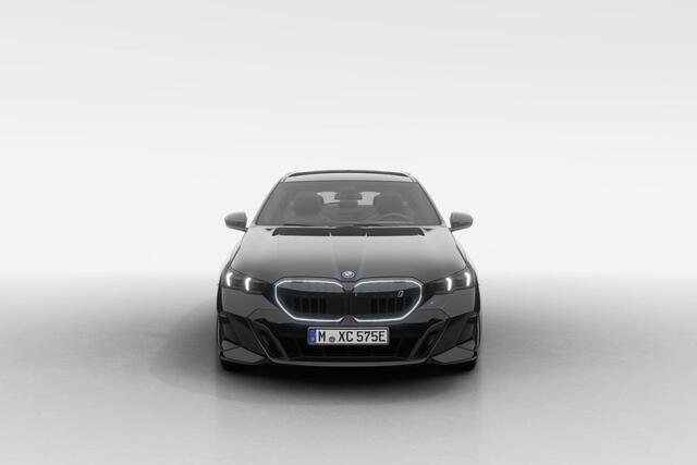 BMW i5 Touring eDrive40 M Sport Edition | M Sport Pro | Innovation Pack | Travel Pack | Comfort Pack