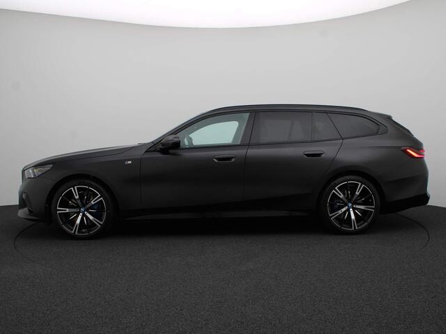 BMW i5 Touring eDrive40 | M Sportpakket Pro | Innovation Pack | Travel Pack | Comfort Pack | Stuurwielrand Verwarmd | Comfort Access | Trekhaak | Panoramadak | Driving Assistant Professional | Bowers & Wilkins | 20''