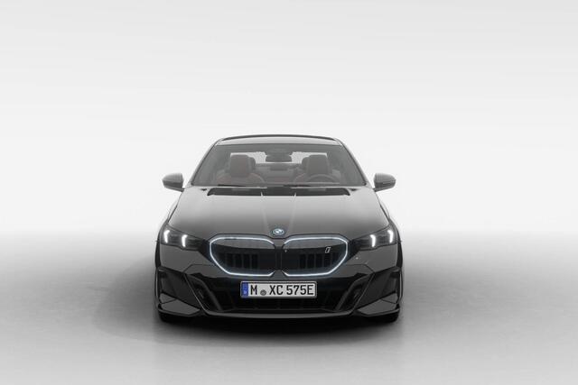 BMW i5 Sedan eDrive40 M Sport Edition 84 kWh | M Sportpakket Pro | Trekhaak met elektrisch wegklapbare kogel