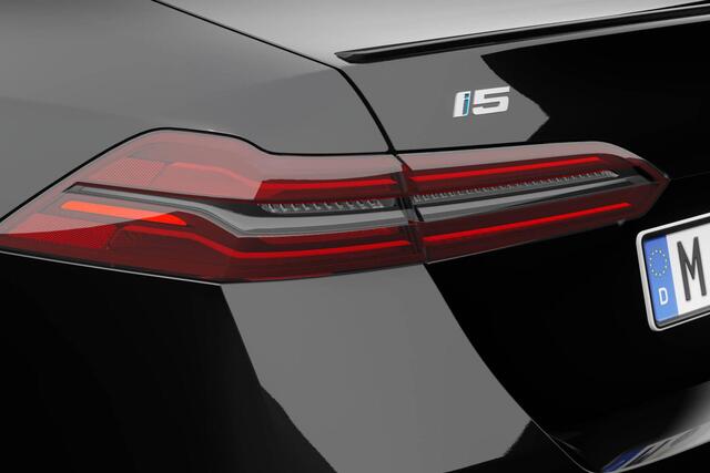 BMW i5 Sedan eDrive40 M Sport Edition 84 kWh | M Sportpakket Pro | Trekhaak met elektrisch wegklapbare kogel
