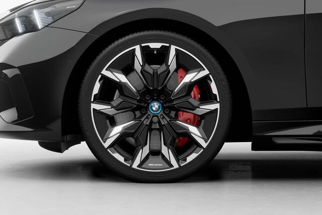 BMW i5 Sedan eDrive40 M Sport Edition 84 kWh | M Sportpakket Pro | Trekhaak met elektrisch wegklapbare kogel
