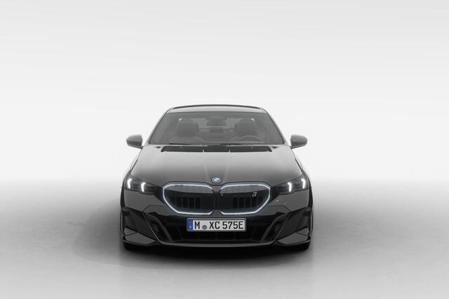 BMW i5 Sedan eDrive40 M Sport Edition 84 kWh | M Sportpakket Pro | Glazen panoramadak