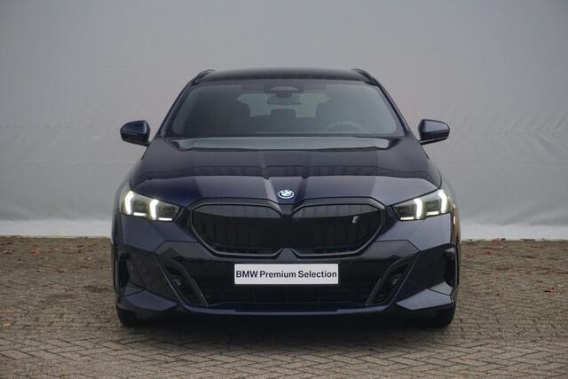 BMW i5 Touring eDrive40 M Sport Pro / Innovation / Comfort Pack / Travel Pack / Trekhaak