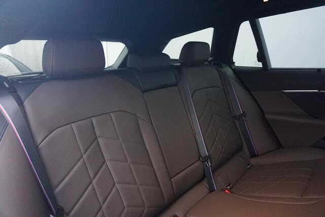 BMW i5 Touring eDrive40 M Sport Pro / Innovation / Comfort Pack / Travel Pack / Trekhaak