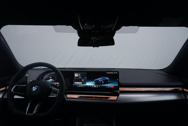 BMW i5 Touring eDrive40 M Sport Pro / Innovation / Comfort Pack / Travel Pack / Trekhaak
