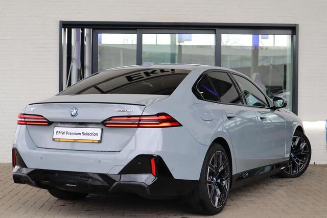 BMW i5 eDrive40 M Sportpakket Pro Travel Pack / Comfort Pack