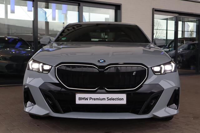 BMW i5 eDrive40 M Sportpakket Pro Travel Pack / Comfort Pack