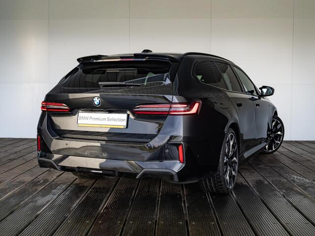 BMW i5 Touring eDrive40 M Sportpakket Pro | Travel Pack | Elektrische Trekhaak | Stoelventilatie | Bowers & Wilkins