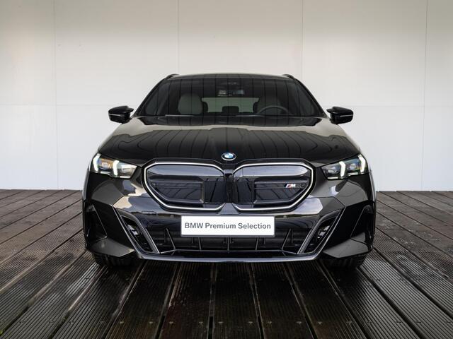 BMW i5 Touring eDrive40 M Sportpakket Pro | Travel Pack | Elektrische Trekhaak | Stoelventilatie | Bowers & Wilkins