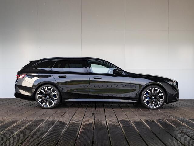 BMW i5 Touring eDrive40 M Sportpakket Pro | Travel Pack | Elektrische Trekhaak | Stoelventilatie | Bowers & Wilkins