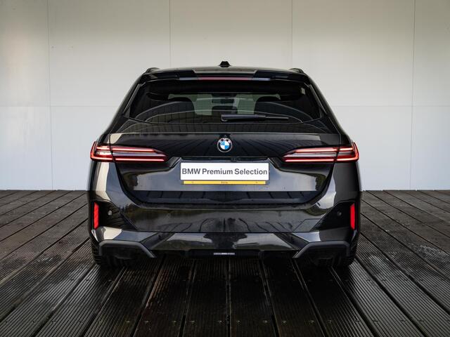 BMW i5 Touring eDrive40 M Sportpakket Pro | Travel Pack | Elektrische Trekhaak | Stoelventilatie | Bowers & Wilkins