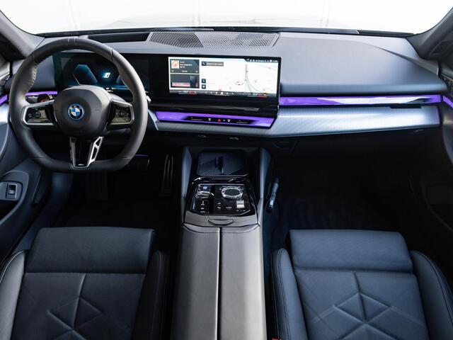 BMW i5 Touring eDrive40 M Sportpakket Pro | Travel Pack | Elektrische Trekhaak | Stoelventilatie | Bowers & Wilkins