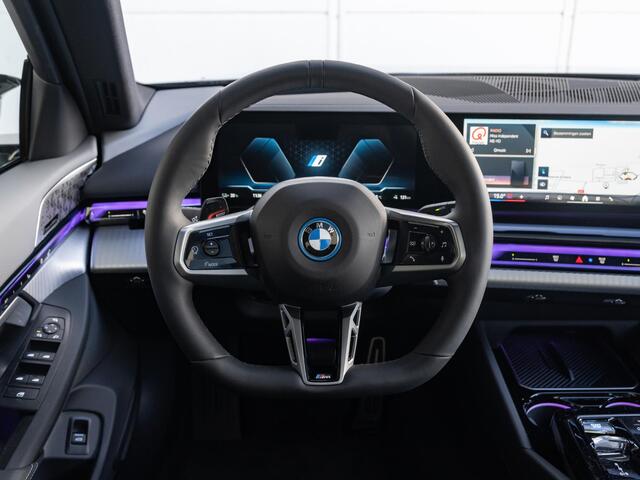 BMW i5 Touring eDrive40 M Sportpakket Pro | Travel Pack | Elektrische Trekhaak | Stoelventilatie | Bowers & Wilkins