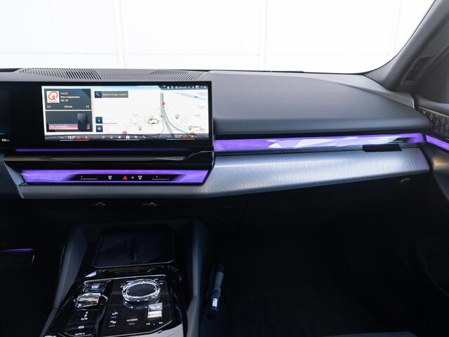 BMW i5 Touring eDrive40 M Sportpakket Pro | Travel Pack | Elektrische Trekhaak | Stoelventilatie | Bowers & Wilkins