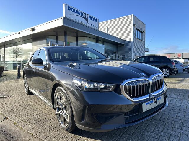 BMW i5 eDrive40 84 kWh Sport Line Driving Assistant Plus | Camera | Leer | Stoelverw.
