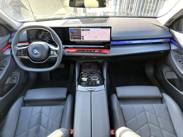 BMW i5 eDrive40 84 kWh Sport Line Driving Assistant Plus | Camera | Leer | Stoelverw.