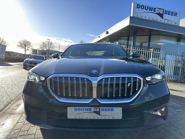 BMW i5 eDrive40 84 kWh Sport Line Driving Assistant Plus | Camera | Leer | Stoelverw.