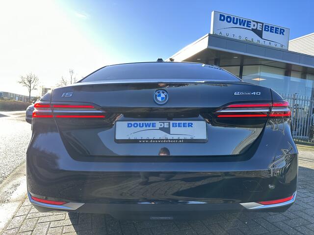 BMW i5 eDrive40 84 kWh Sport Line Driving Assistant Plus | Camera | Leer | Stoelverw.