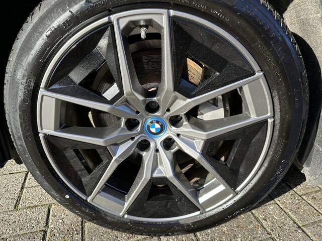 BMW i5 eDrive40 84 kWh Sport Line Driving Assistant Plus | Camera | Leer | Stoelverw.