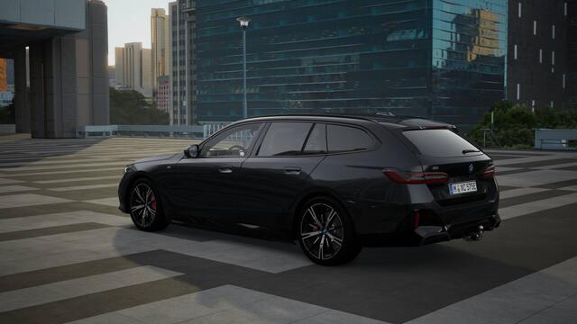 BMW i5 Touring eDrive40 M Sport / Panoramadak / Trekhaak / Bowers & Wilkins / Stoelventilatie / Adaptieve LED / Parking Assistant Plus / Comfort Access