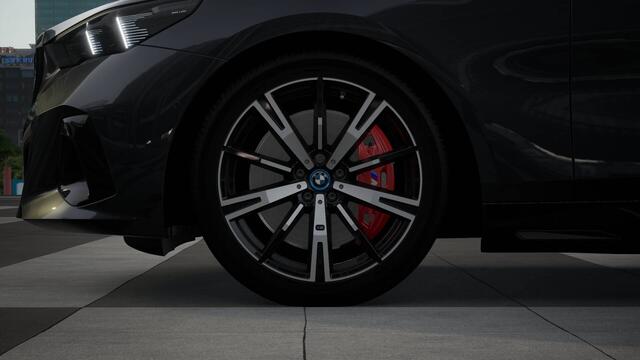 BMW i5 Touring eDrive40 M Sport / Panoramadak / Trekhaak / Bowers & Wilkins / Stoelventilatie / Adaptieve LED / Parking Assistant Plus / Comfort Access
