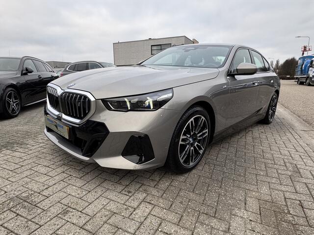 BMW i5 eDrive40 M sport 84 kWh Trekhaak | Driving Assistant Plus | Harman-Kardon | Stuur en Stoel verw.