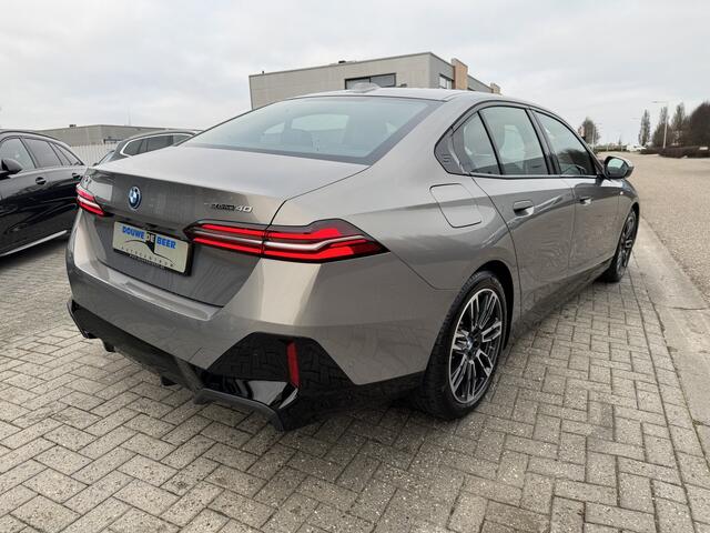 BMW i5 eDrive40 M sport 84 kWh Trekhaak | Driving Assistant Plus | Harman-Kardon | Stuur en Stoel verw.