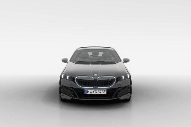 BMW i5 Touring eDrive40 M Sport Edition | M Sport Pro | Innovation Pack | Travel Pack | Comfort Pack